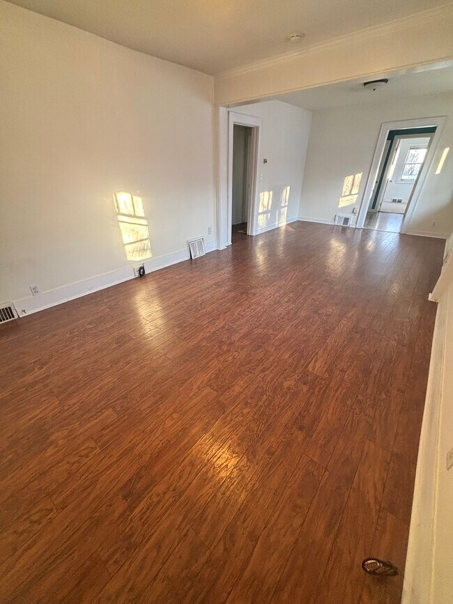 Foto del edificio - 418 N Foster Ave