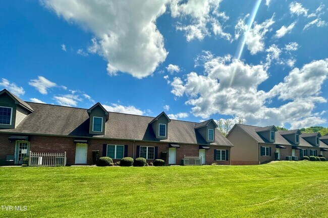 Foto del edificio - 2108 Pleasant View Dr