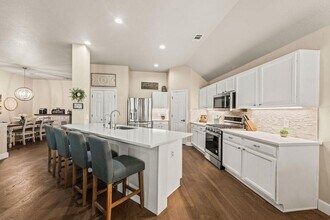 Building Photo - 4221 N Summercrest Loop