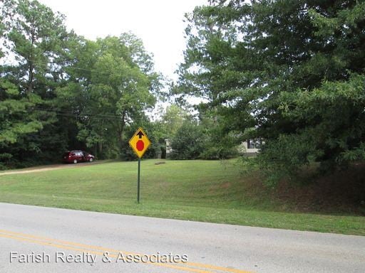 Building Photo - 1090 Lake Paradise Rd