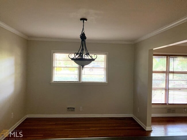 Building Photo - 871 Laurelmont Dr SW