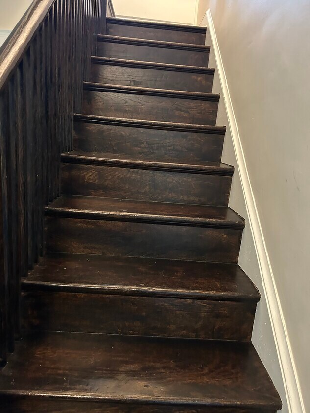 Piso interior de madera - 5500 New Hampshire Ave NW