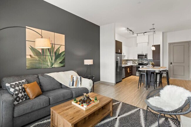 Building Photo - 555 N College Ave