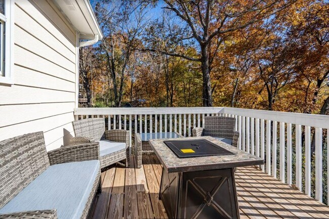 Building Photo - 7105 Diana Cir