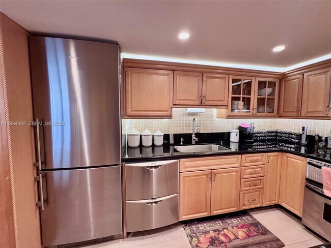 Foto del edificio - 6061 Collins Ave