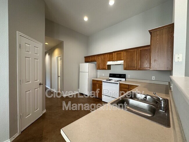 Foto del edificio - 5718 Golf Heights