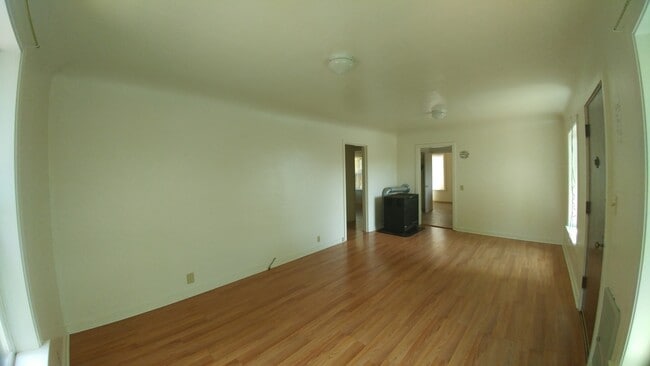 Building Photo - 2 Bedroom 1 Bath- House