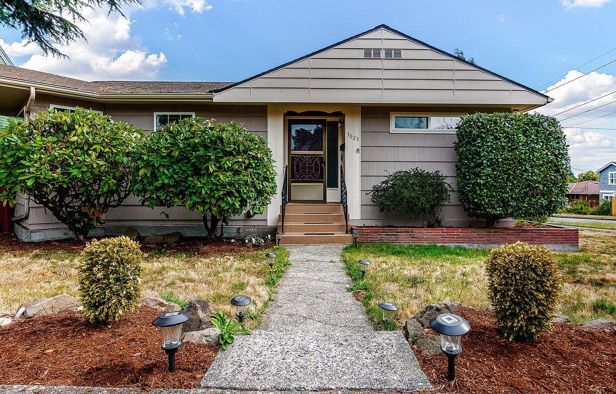 West Seattle House 2 bedrooms + den House for Rent in Seattle, WA