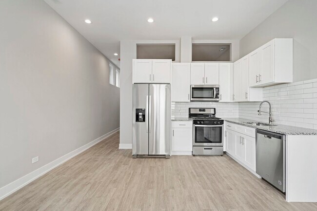 Building Photo - 3856 W Diversey Ave