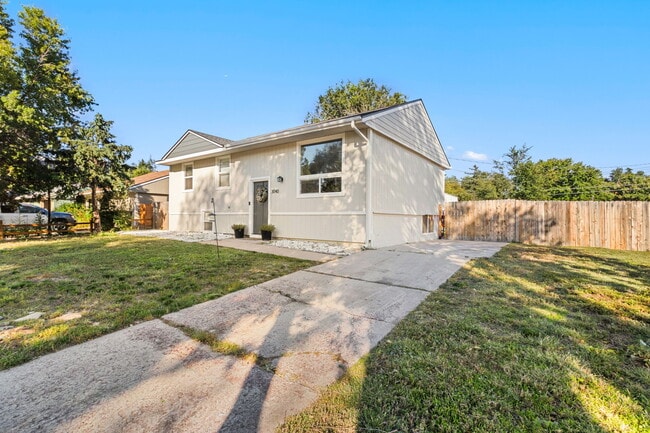 Photo - 3040 Garland Terrace House