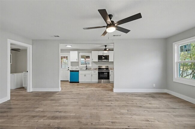 Foto del edificio - 4220 Ramey Ave