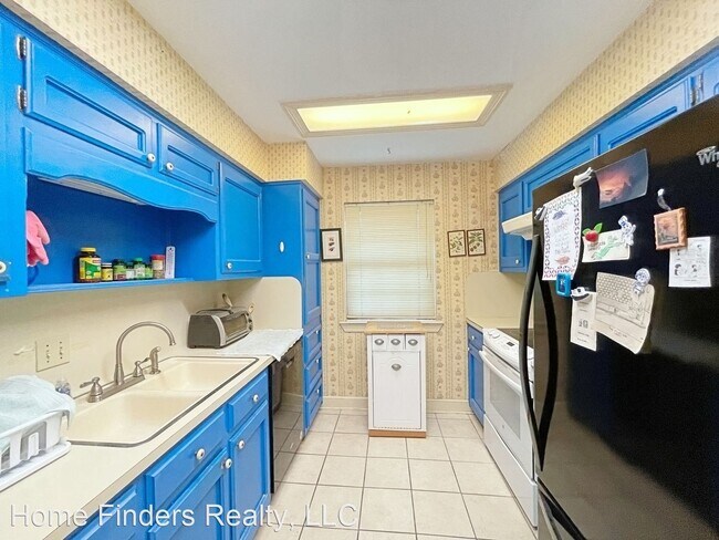 Building Photo - 2 br, 2 bath House - 279 Marilyn  Dr. #35