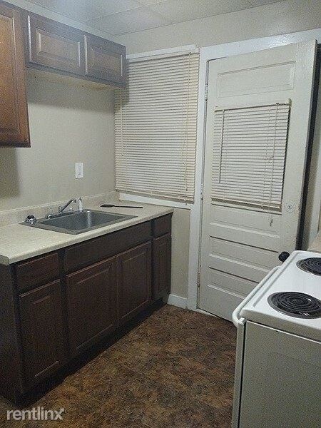 Primary Photo - 1 br, 1 bath Apartment - 69 Monroe Street 3