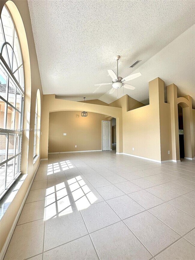 Foto del edificio - 2853 SW East Louise Cir