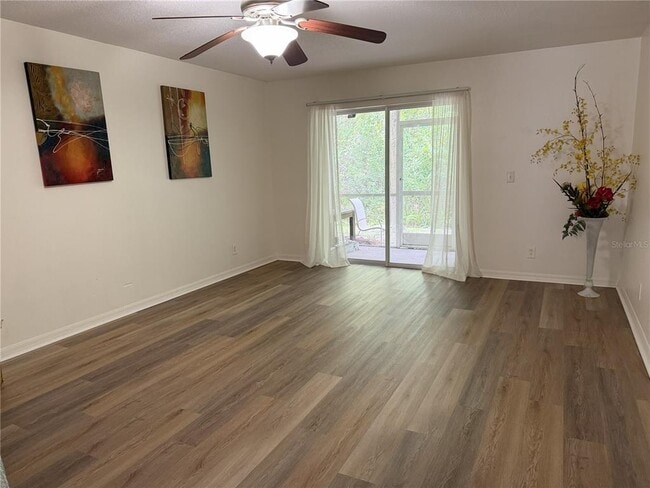Building Photo - 9410 Charlesberg Dr