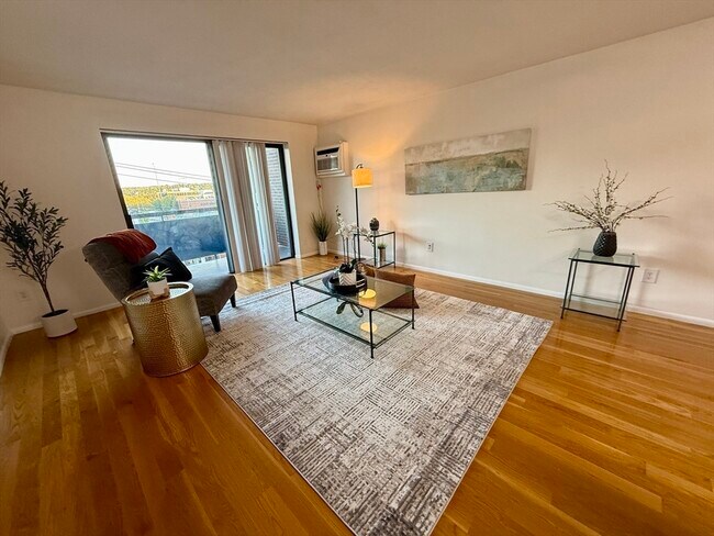 Foto del edificio - 32 Whites Ave