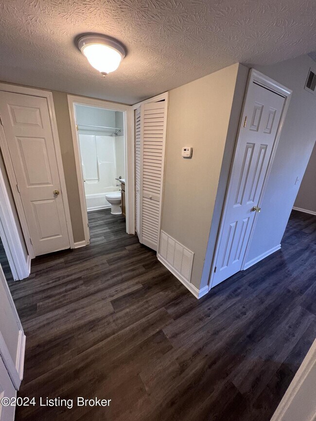 Foto del edificio - 5123 Keegan Way