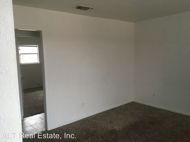 Building Photo - 610 Casa Dr