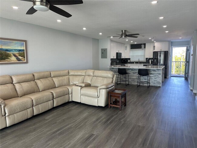 Foto del edificio - 300 64th Ave