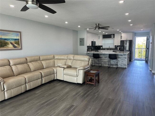 Building Photo - 300 64th Ave