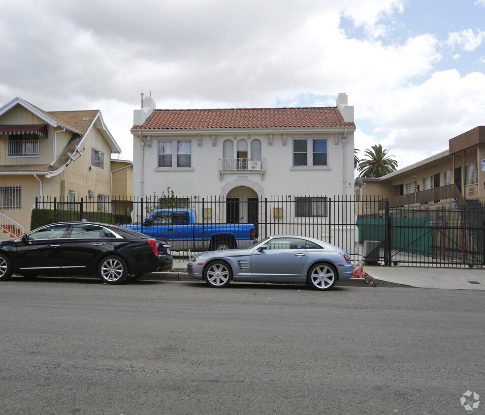Building Photo - 912-914 S Kenmore Ave