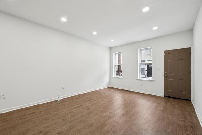 Foto del edificio - 2550 N Sartain St