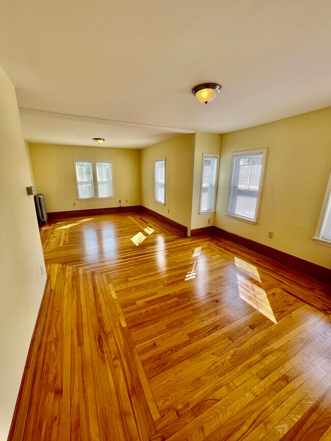 Building Photo - 41 Sylvan St