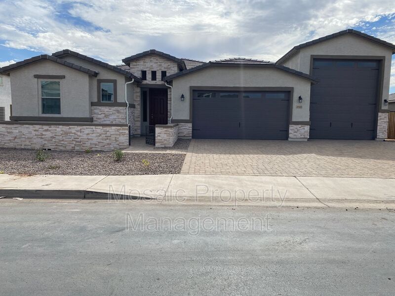 Primary Photo - 40681 W Hall Dr