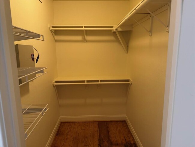 Foto del edificio - 1208 E 13th St