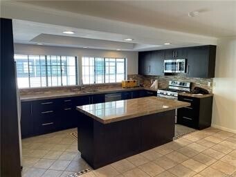 Foto del edificio - 240 S Broadway