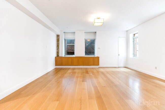 Building Photo - 159 W 24th St