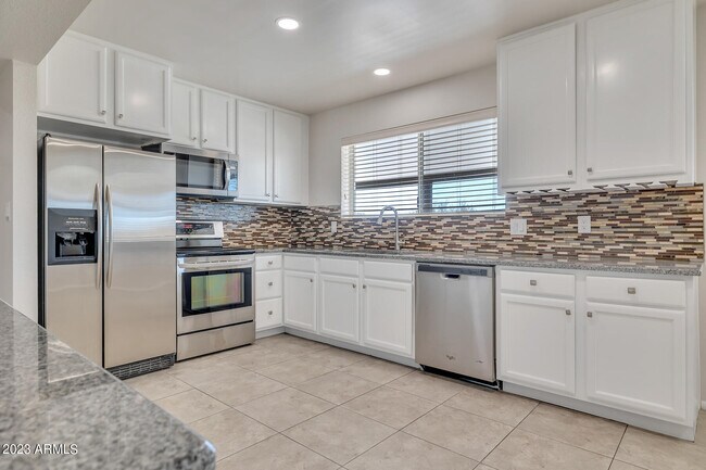 Foto del edificio - 6711 E Carefree Hwy