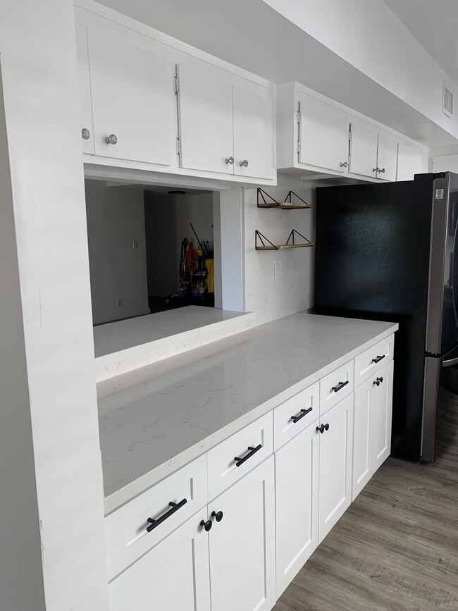 Cocina - 1841 N Fuller Ave