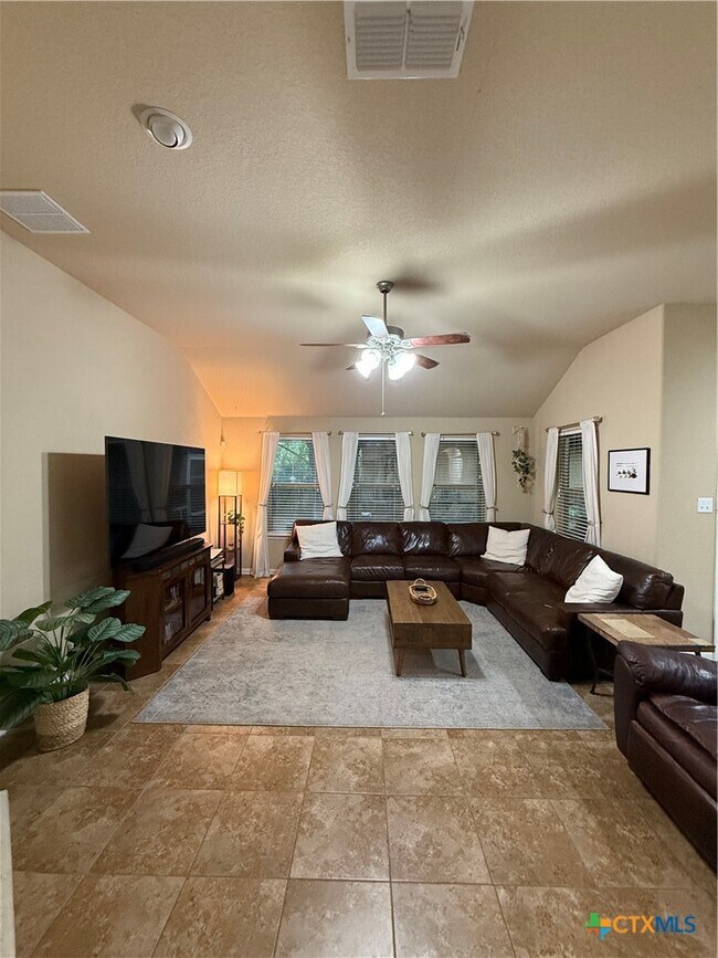 Foto del edificio - 3161 Birch Bend