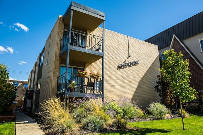 Building Photo - 910 S Pearl St