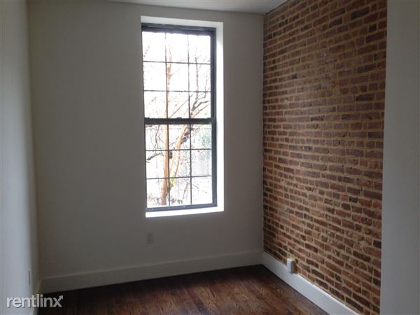 Building Photo - 558 Kosciuszko St