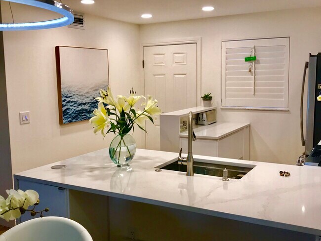 Kitchen 2 - 391 Airport Ave E