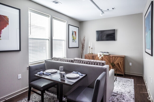 1 BR, 1 BA - 647SF - Madison Midtown Apartments