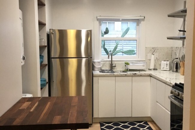 Kitchen - 1038 Pardee St