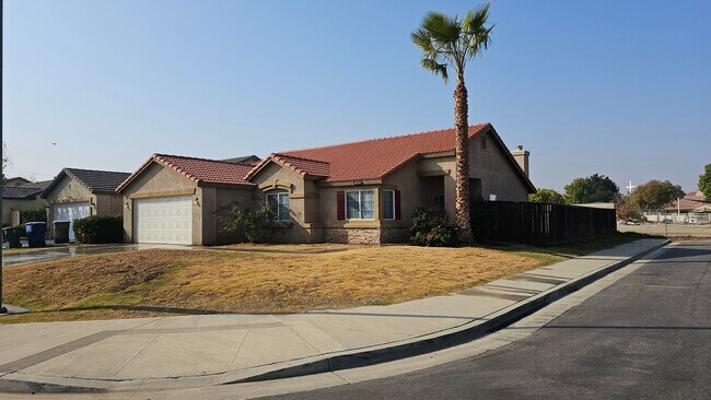 Foto del edificio - 4 Bed 2 Bath Home in SW