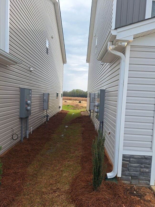 Building Photo - 725 Gatestone Ln