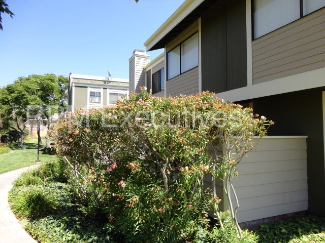 Primary Photo - 27121 Crossglade Ave