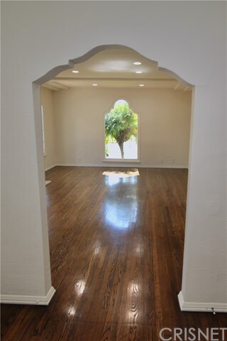 Building Photo - 214 S Hamilton Dr