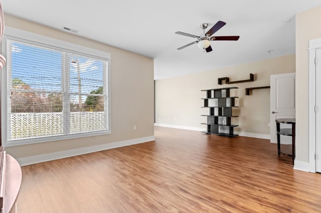 Foto del edificio - 9905 Bay Ct Ln