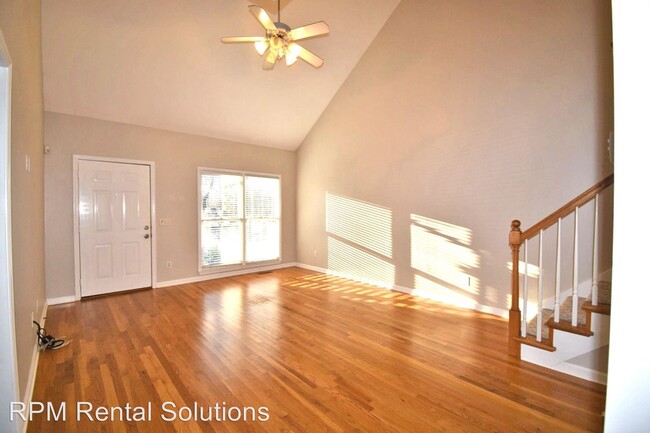 Building Photo - 3 br, 2 bath House - 826 N. Maple Street