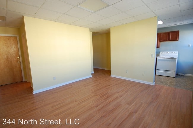 Building Photo - 344 North St