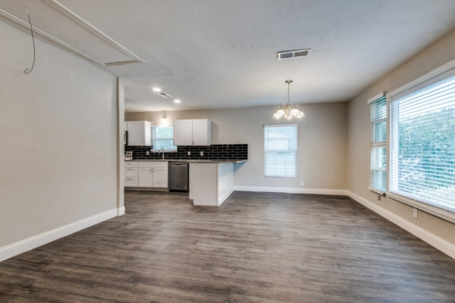 Building Photo - 853 Brown Trail