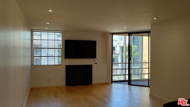 Foto del edificio - 740 Kings Rd