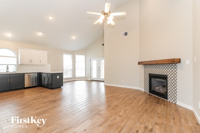 Building Photo - 3757 Summersville Ln