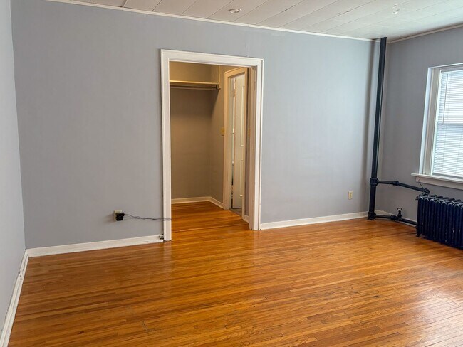 Interior Photo - 640 S 12th - 12H Apartments